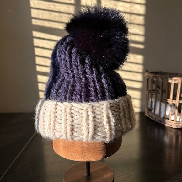 Kyi Kyi fur navy blue and cream chunky wool pompom hat w/ fleece lining - Picture 1 of 5